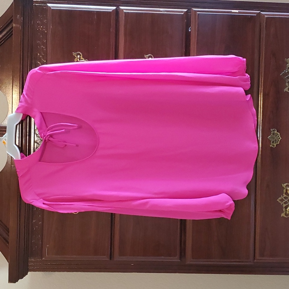 NWOT Beautiful lightweigh blouse